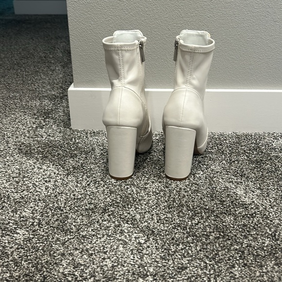 White heeled boots - Picture 3 of 4